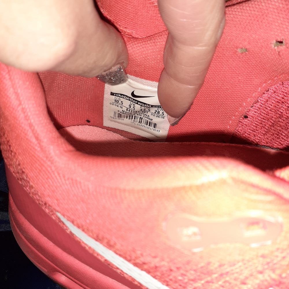 Nike - Picture 3 of 4